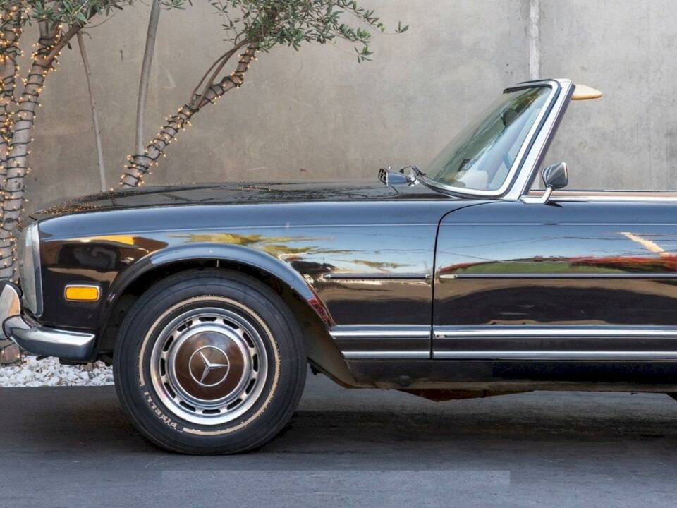 Immagine 15/36 di Mercedes-Benz 280 SL (1969)