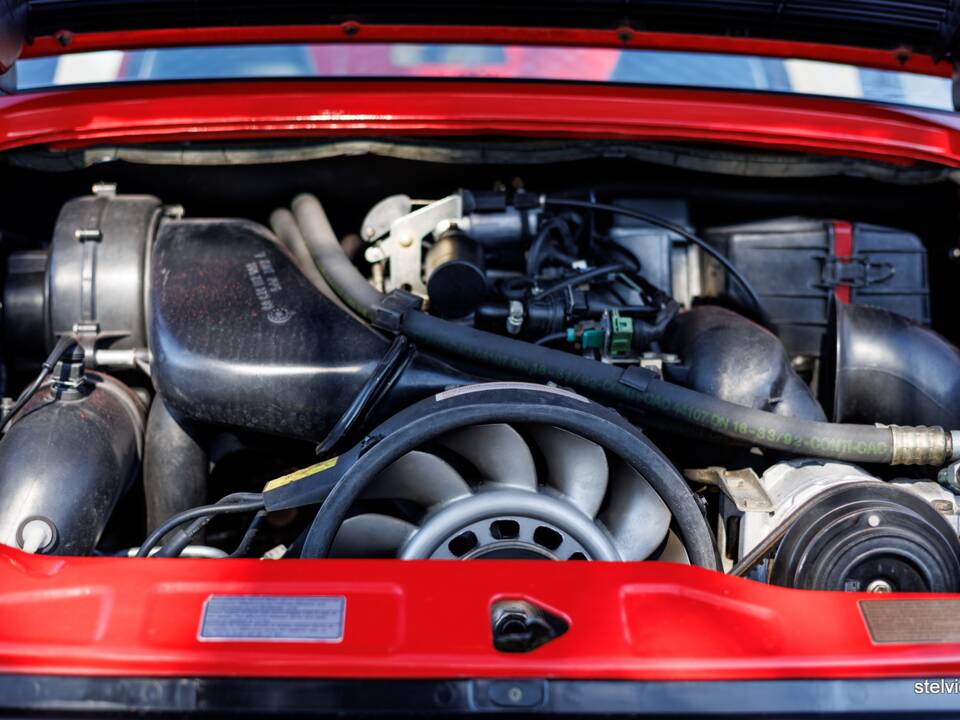 Afbeelding 29/33 van Porsche 911 Carrera 2 (1993)