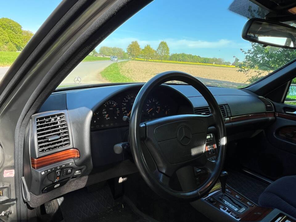 Image 18/44 of Mercedes-Benz 400 SEL (1992)