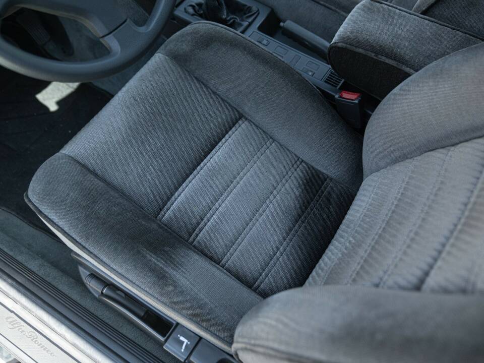 Image 29/50 de Alfa Romeo 164 2.0 (1991)