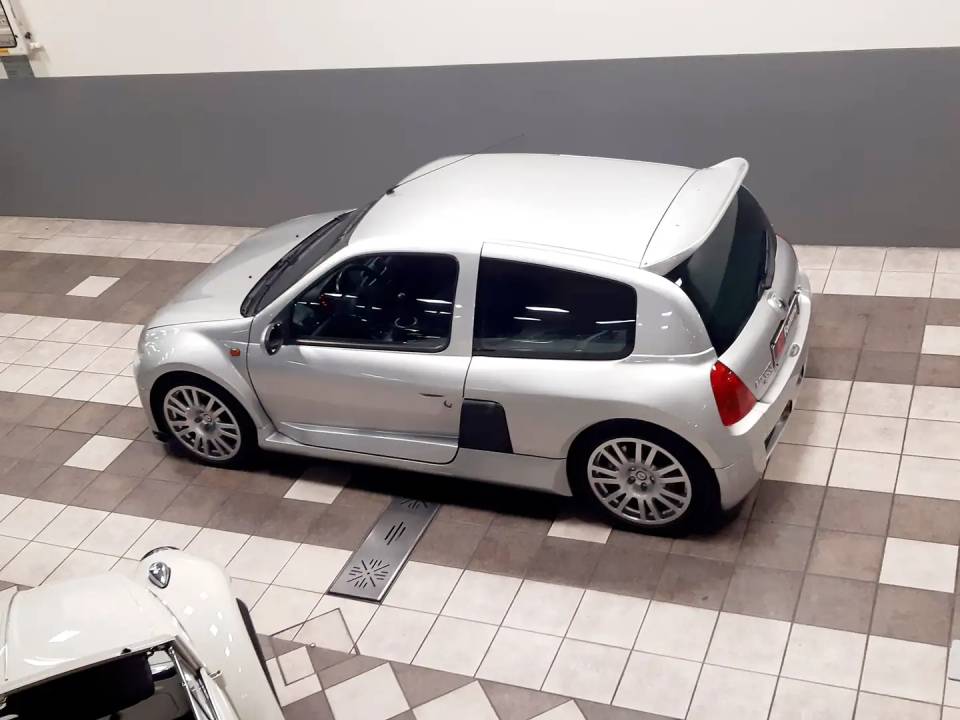Image 9/15 of Renault Clio II V6 (2001)