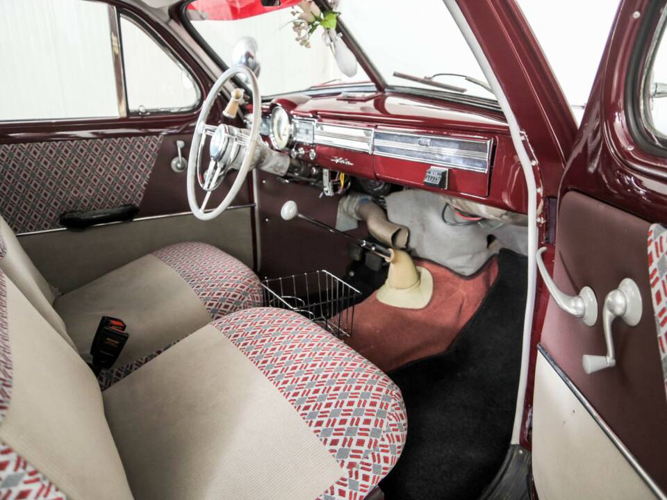 Image 12/50 of Volvo PV 444 (1953)