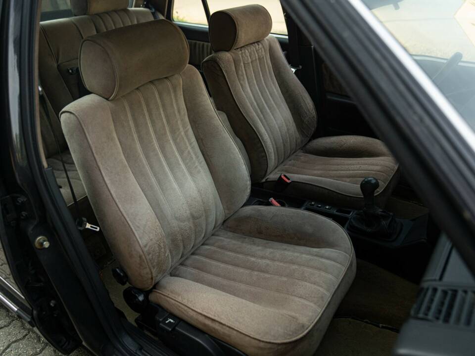 Immagine 31/42 di Lancia Thema 6V (1985)
