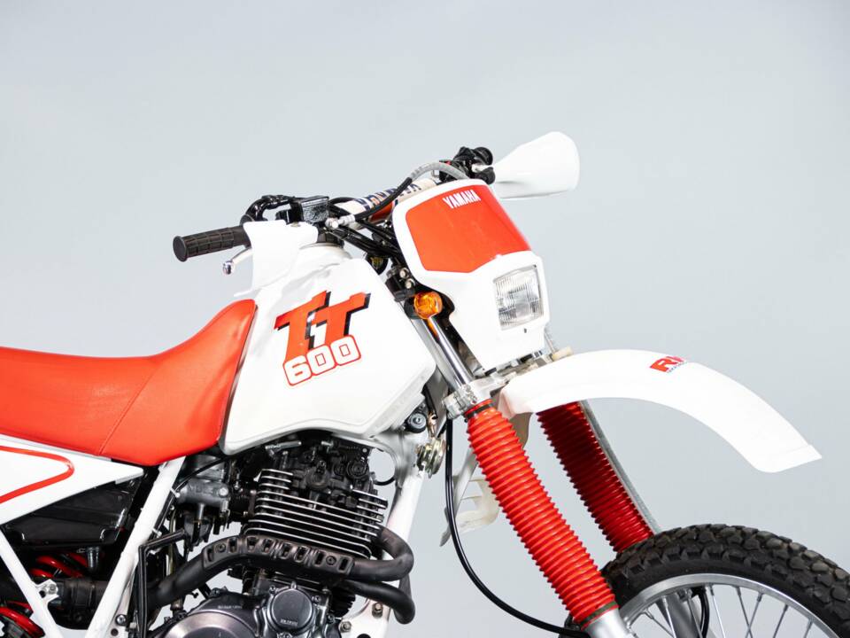 Image 37/50 de Yamaha DUMMY (1986)