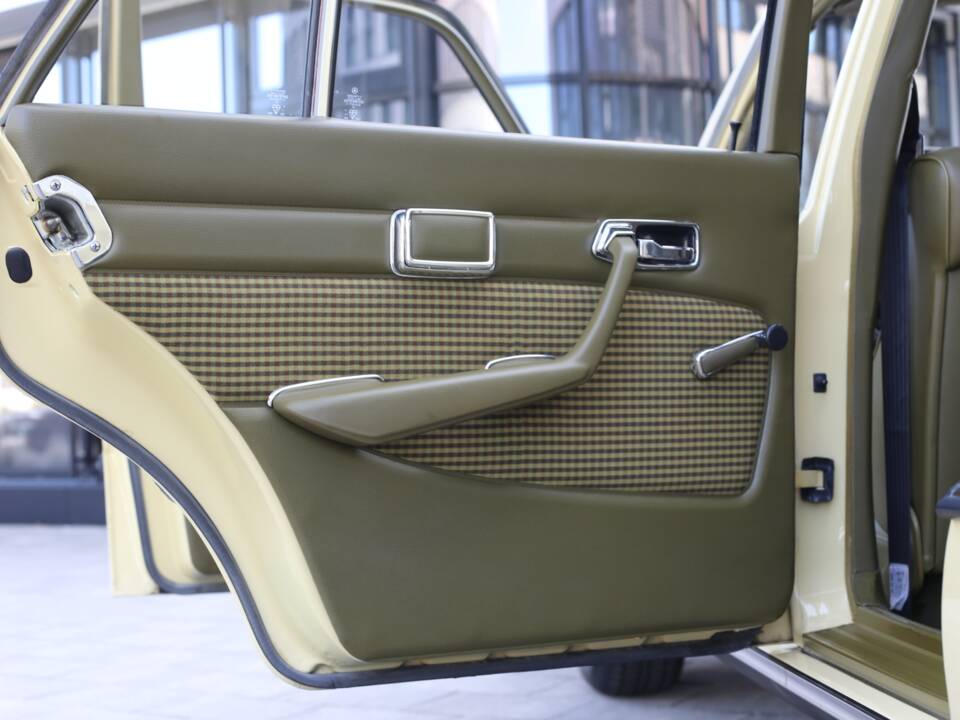 Bild 41/76 von Mercedes-Benz 280 SE (1977)