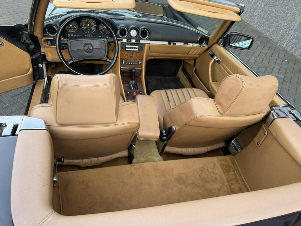 Image 19/50 de Mercedes-Benz 560 SL (1986)