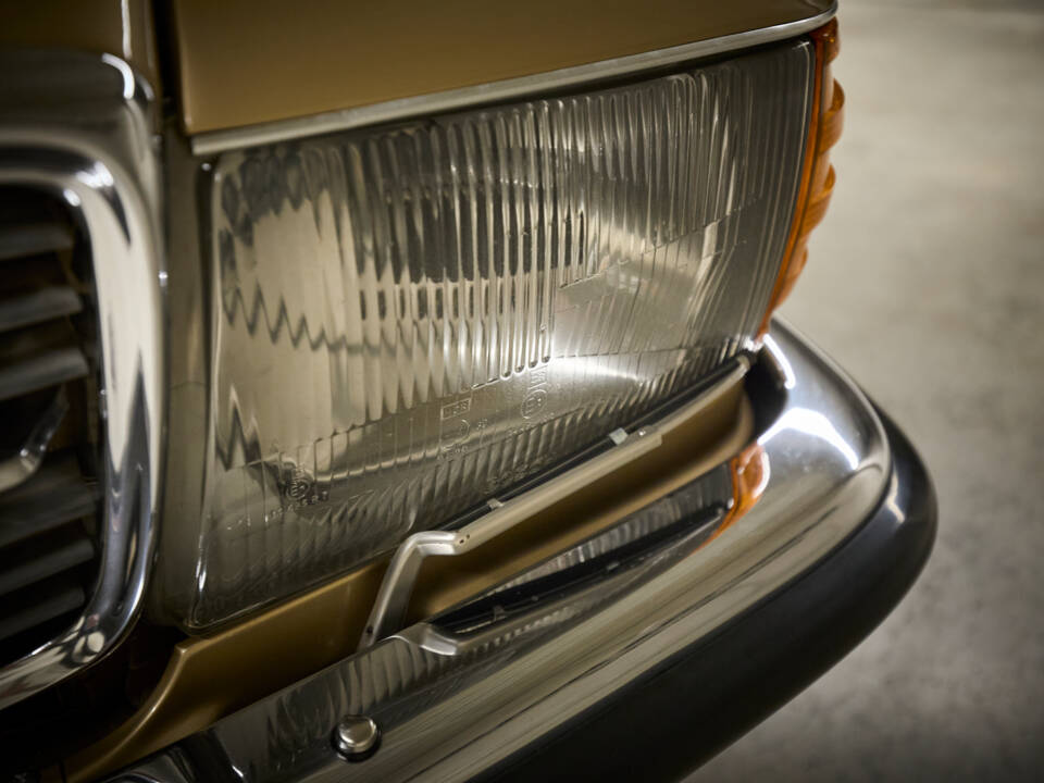 Image 27/99 of Mercedes-Benz 300 SL (1987)