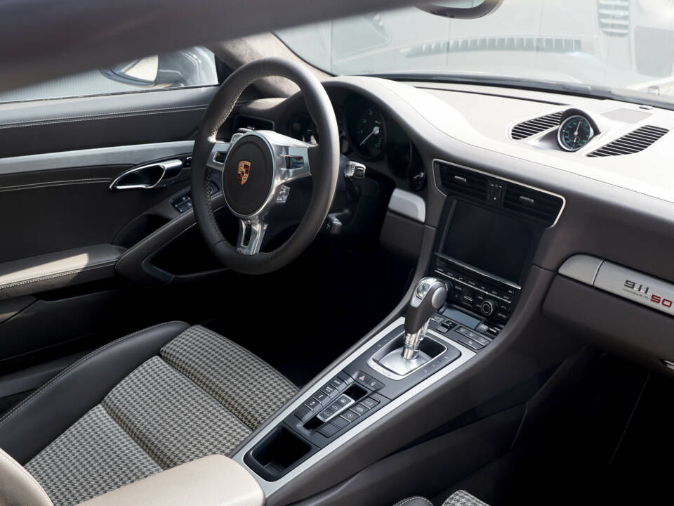 Image 32/43 de Porsche 911 Carrera S &quot;50 Jahre 911&quot; (2013)