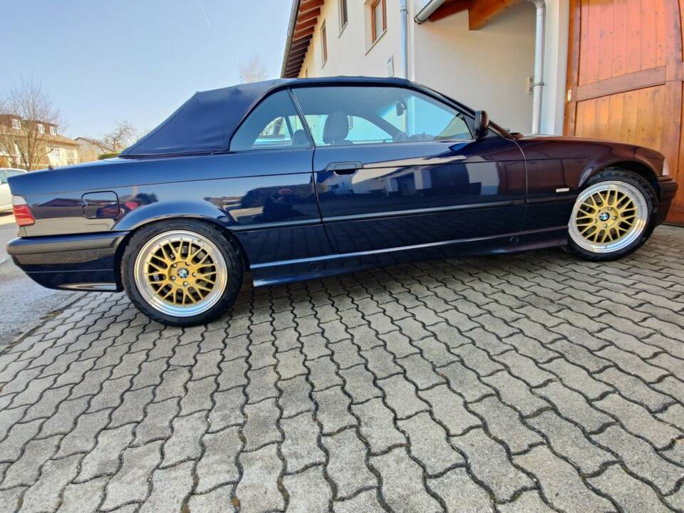 Bild 6/8 von BMW 328i (1999)