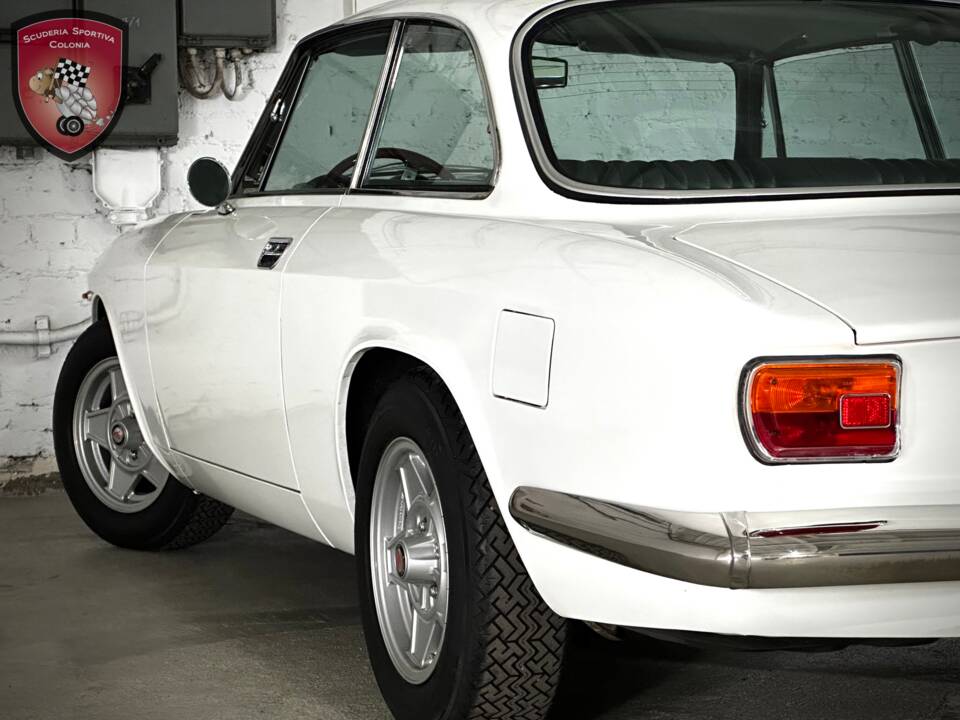 Immagine 27/53 di Alfa Romeo Giulia GT 1300 Junior (1970)