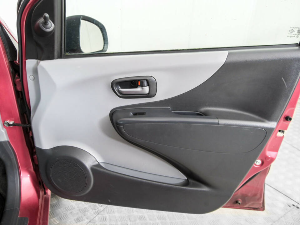 Image 28/48 of Suzuki Alto (2010)