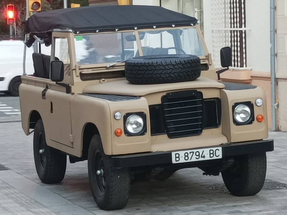 Bild 18/27 von Land Rover 88 (1978)
