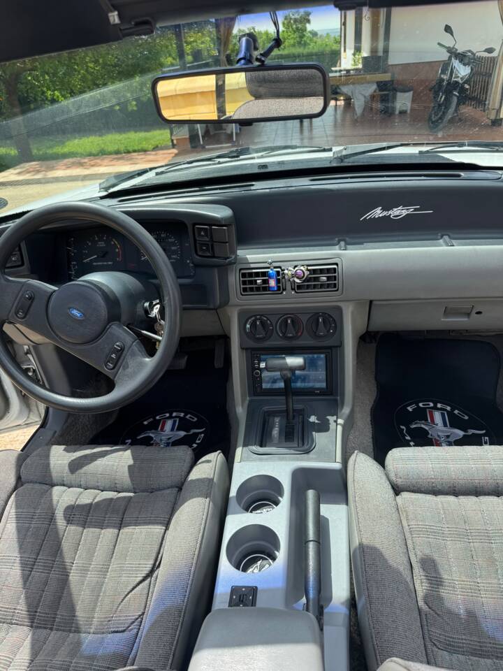 Image 15/30 of Ford Mustang GT (1988)