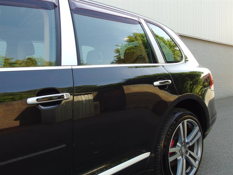 Image 27/93 of Porsche Cayenne Turbo (2007)