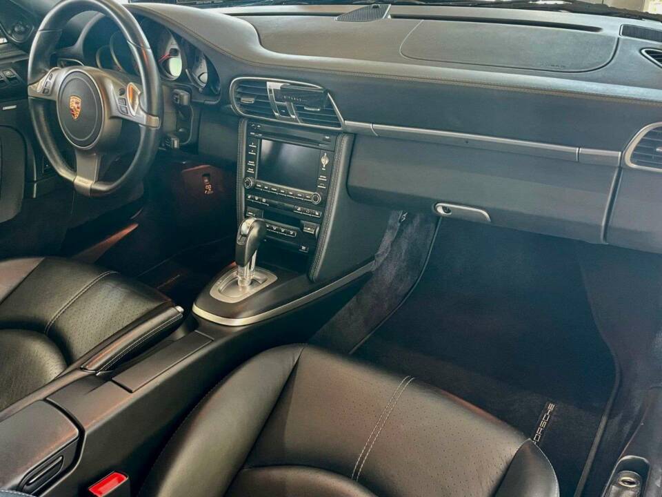 Immagine 15/17 di Porsche 911 Turbo (2010)