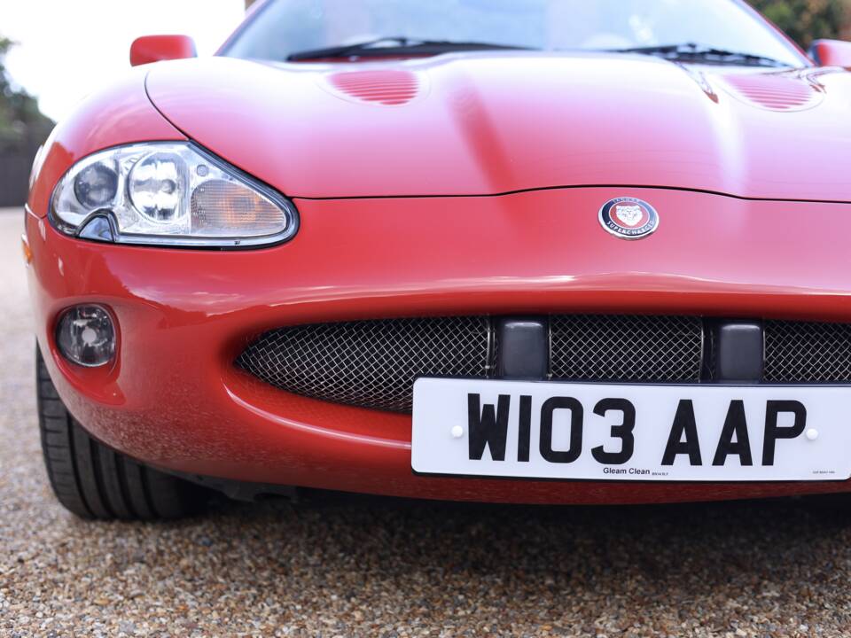 Image 12/50 de Jaguar XKR (2000)