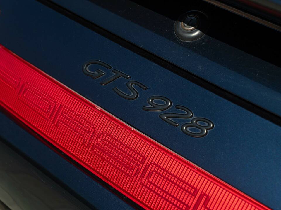 Afbeelding 24/50 van Porsche 928 GTS (1992)