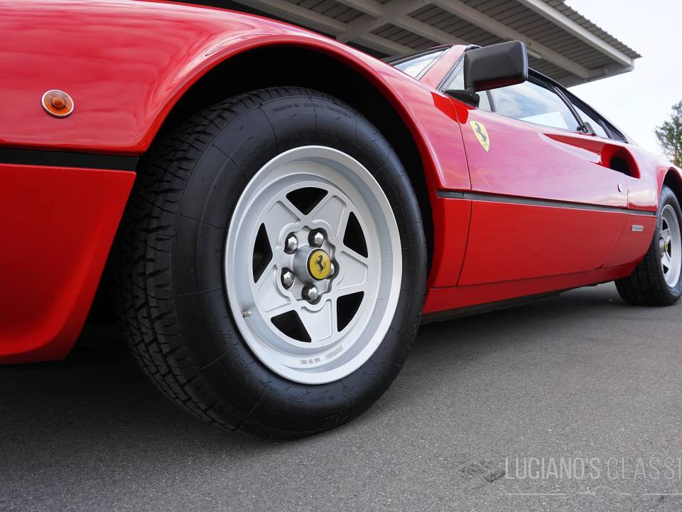 Image 15/44 de Ferrari 308 GTBi (1981)