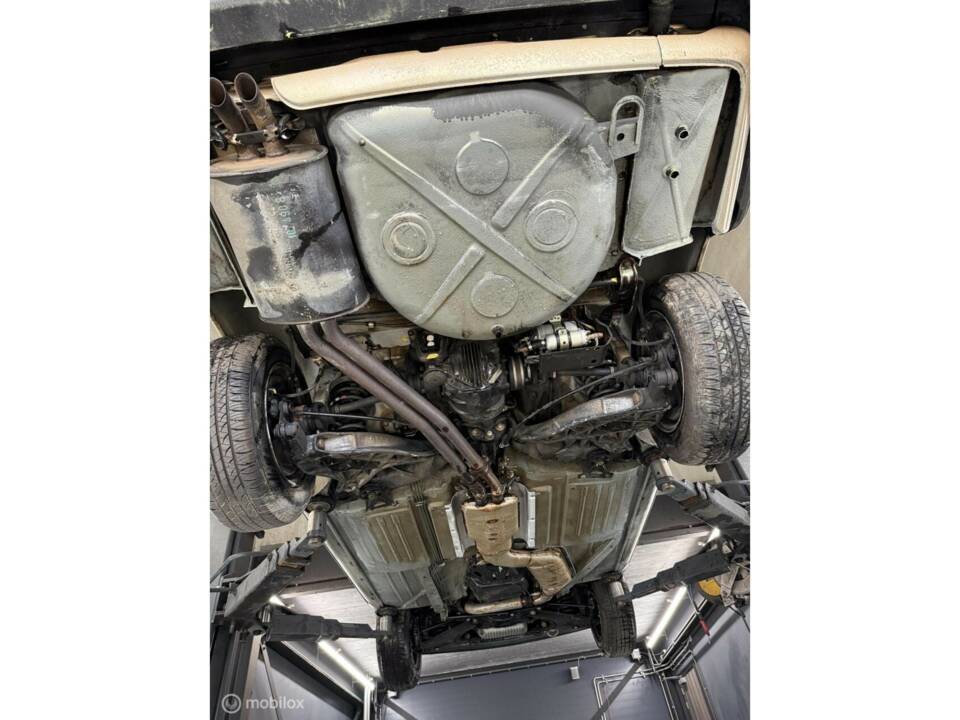 Immagine 18/41 di Mercedes-Benz 560 SL (1986)