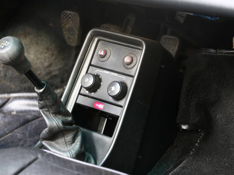 Image 31/47 of Porsche 911 Carrera 3.2 (1989)