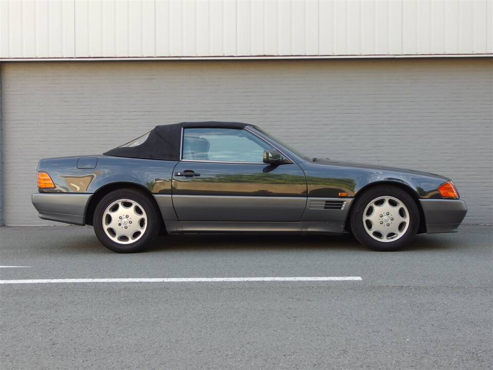 Image 5/96 of Mercedes-Benz 300 SL (1992)