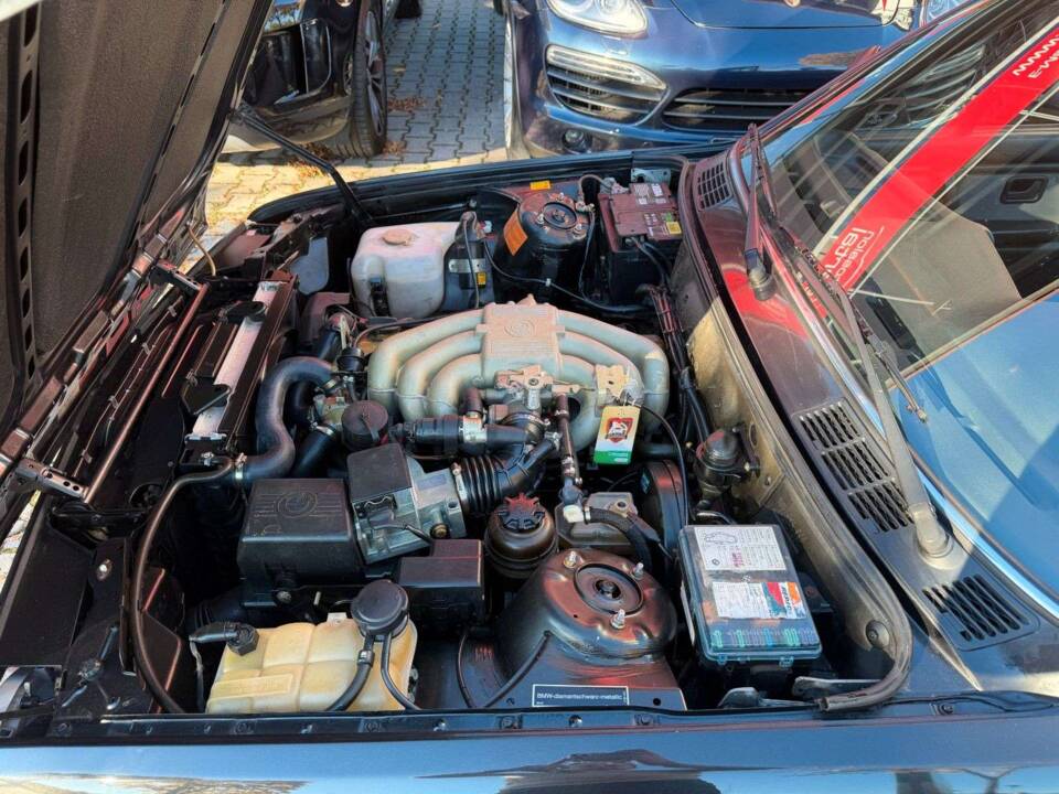 Bild 19/28 von BMW 320i (1988)