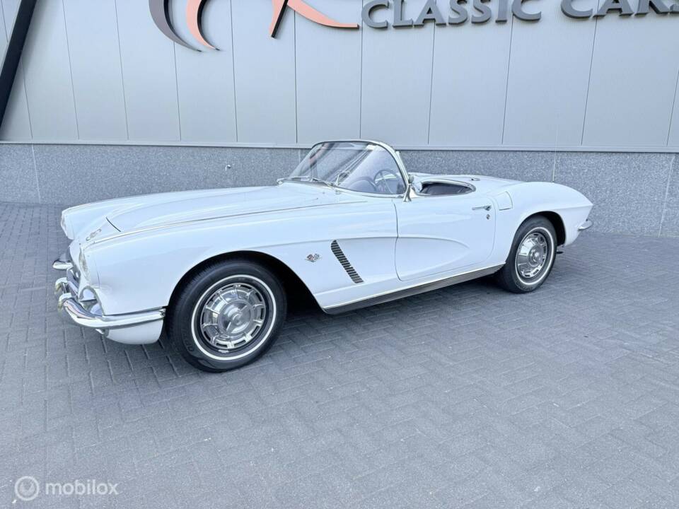 Image 7/24 of Chevrolet Corvette (1962)