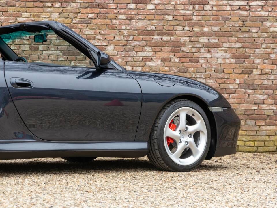 Image 30/50 of Porsche 911 Carrera 4S (2003)