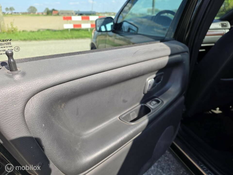 Image 24/37 of Volvo V 70 2.4 (2000)