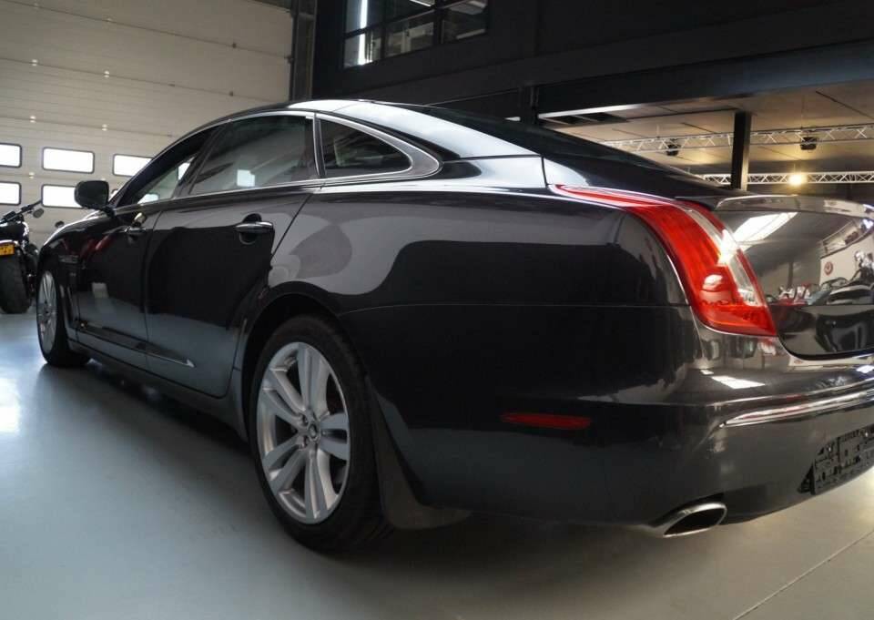 Imagen 25/32 de Jaguar XJ 5.0 (2011)