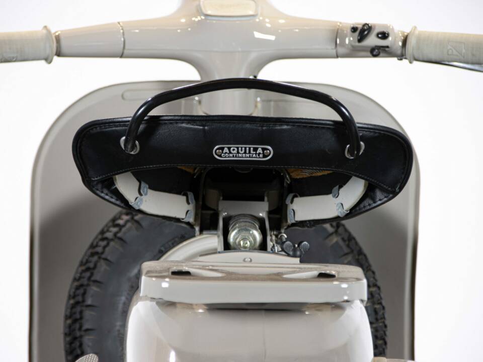Image 41/50 de Piaggio Vespa 125 (1959)