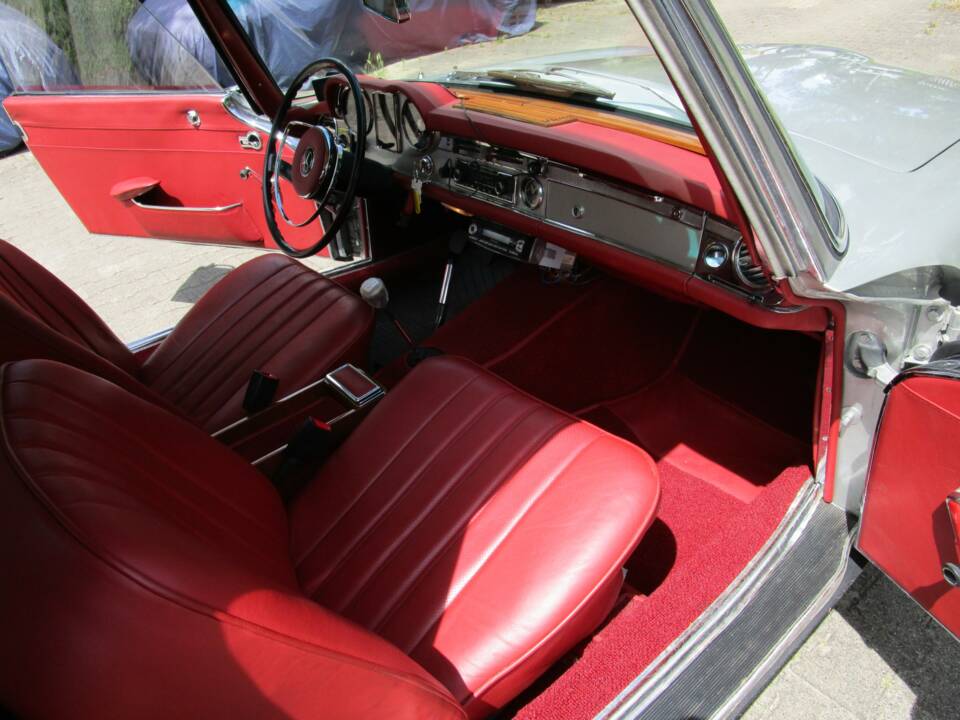 Image 23/27 of Mercedes-Benz 230 SL (1964)