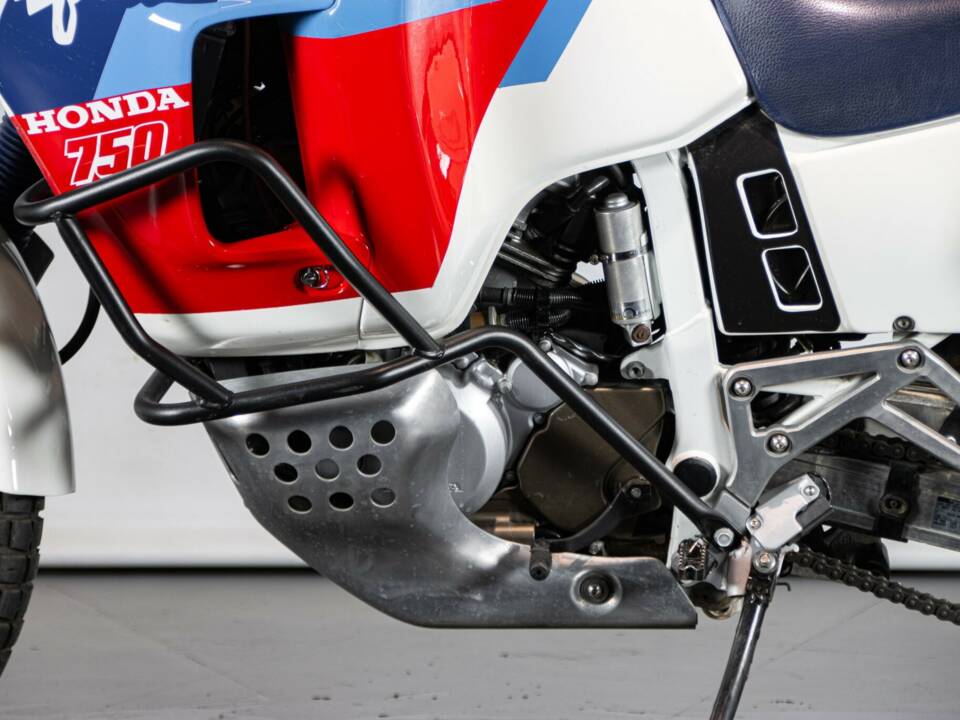 Bild 22/50 von Honda DUMMY (1990)