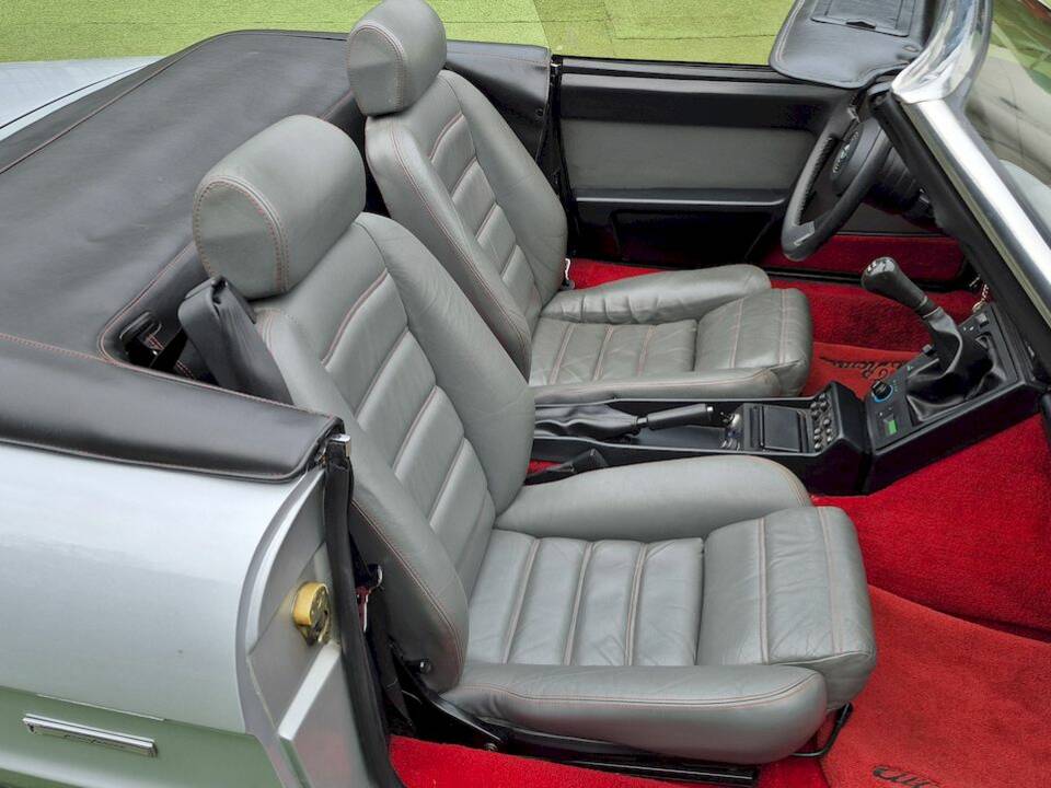 Afbeelding 29/70 van Alfa Romeo 2.0 Spider QV (1987)
