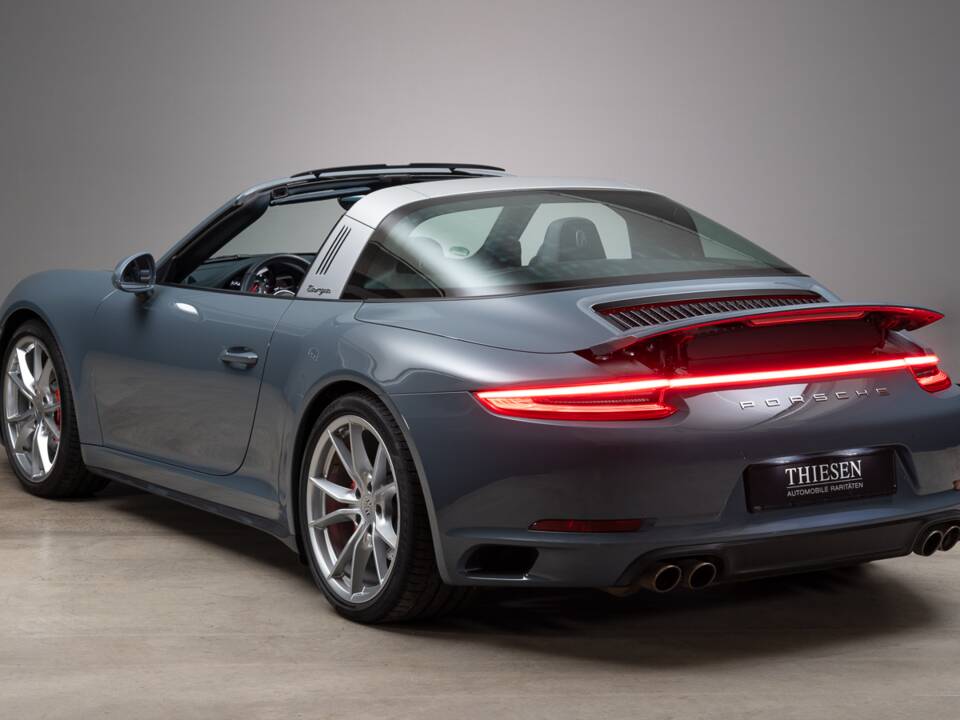 Image 11/37 of Porsche 911 Targa 4S (2016)