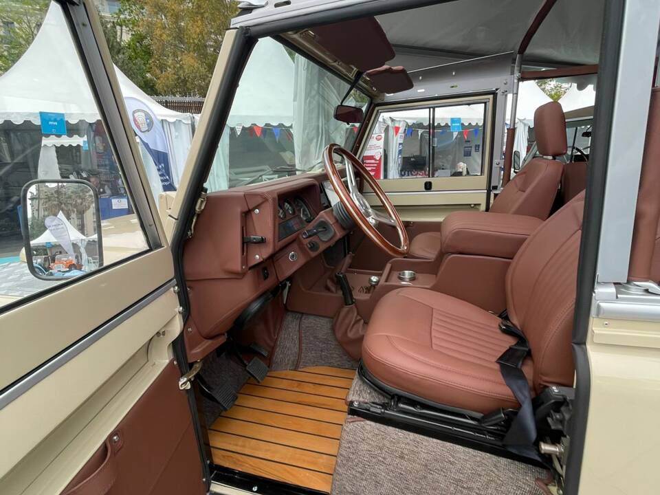 Bild 37/57 von Land Rover 110 (1989)