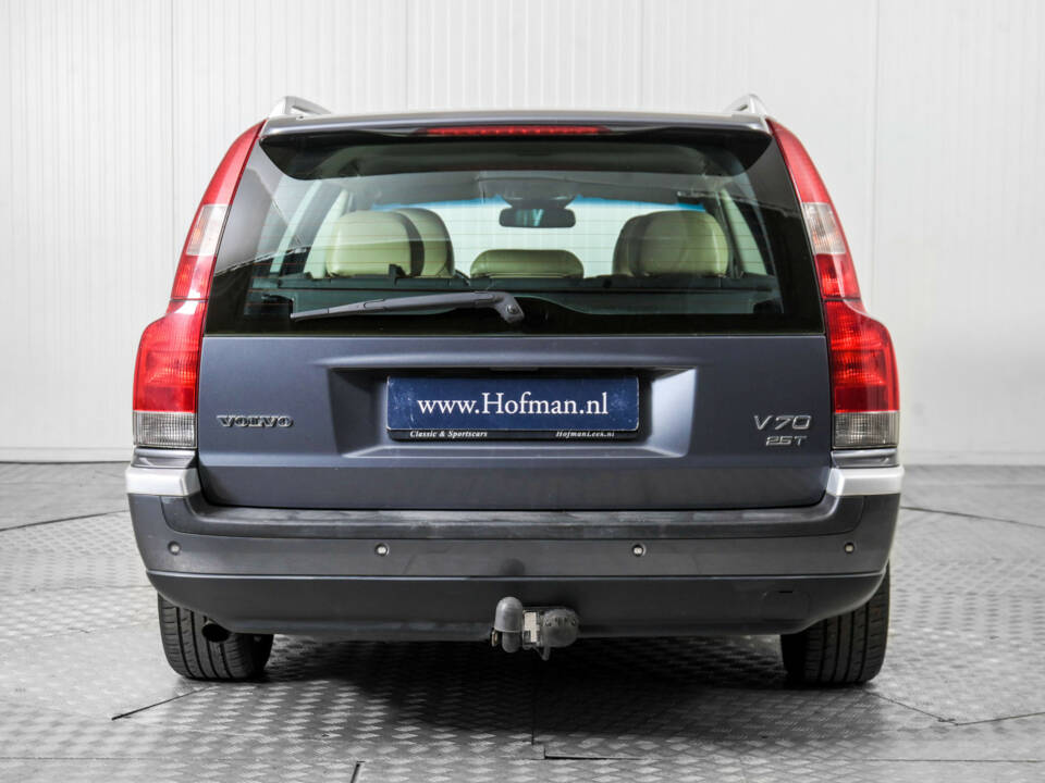 Bild 13/50 von Volvo V 70 2.5T (2003)