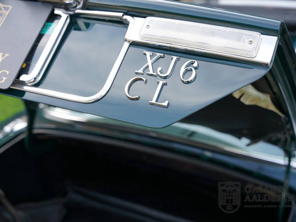 Image 13/50 of Jaguar XJ 6 L 4.2 (1975)