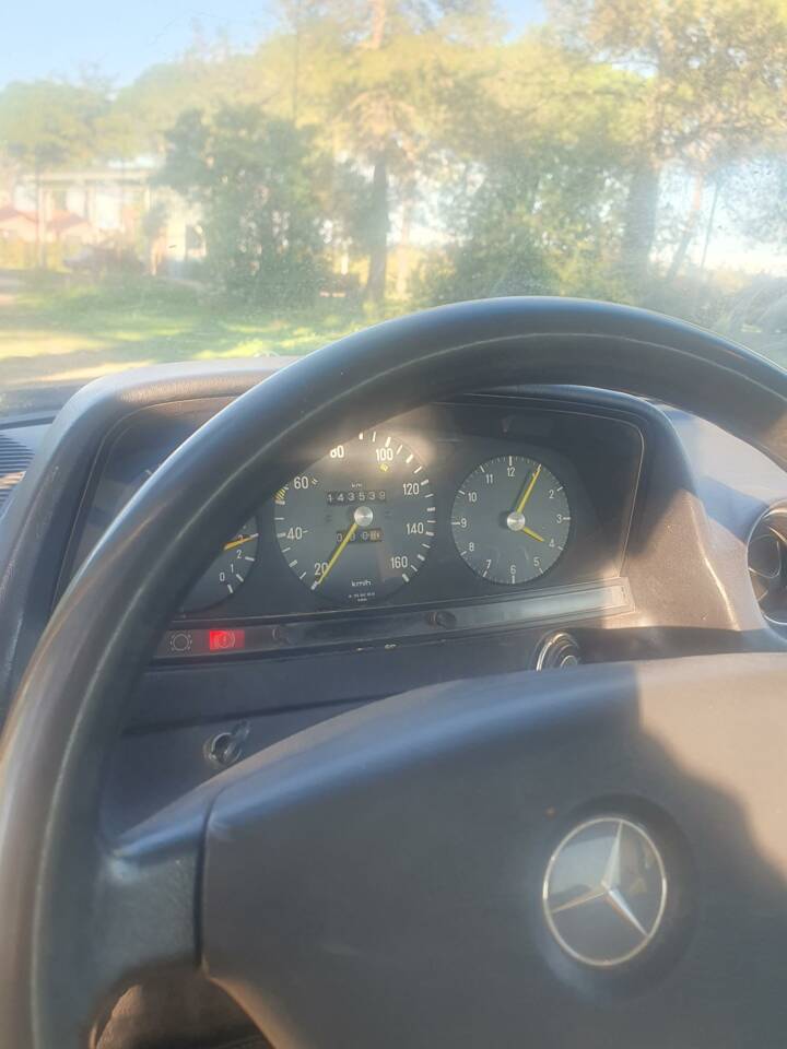 Bild 35/44 von Mercedes-Benz 240 D (1981)