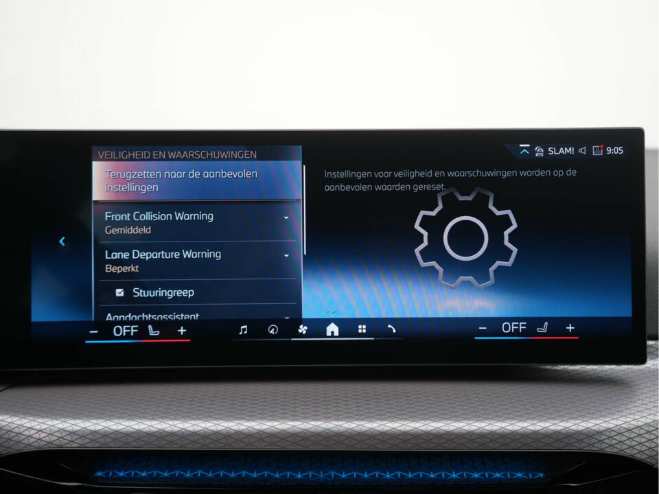 Image 23/50 of BMW 330i xDrive Touring (2025)
