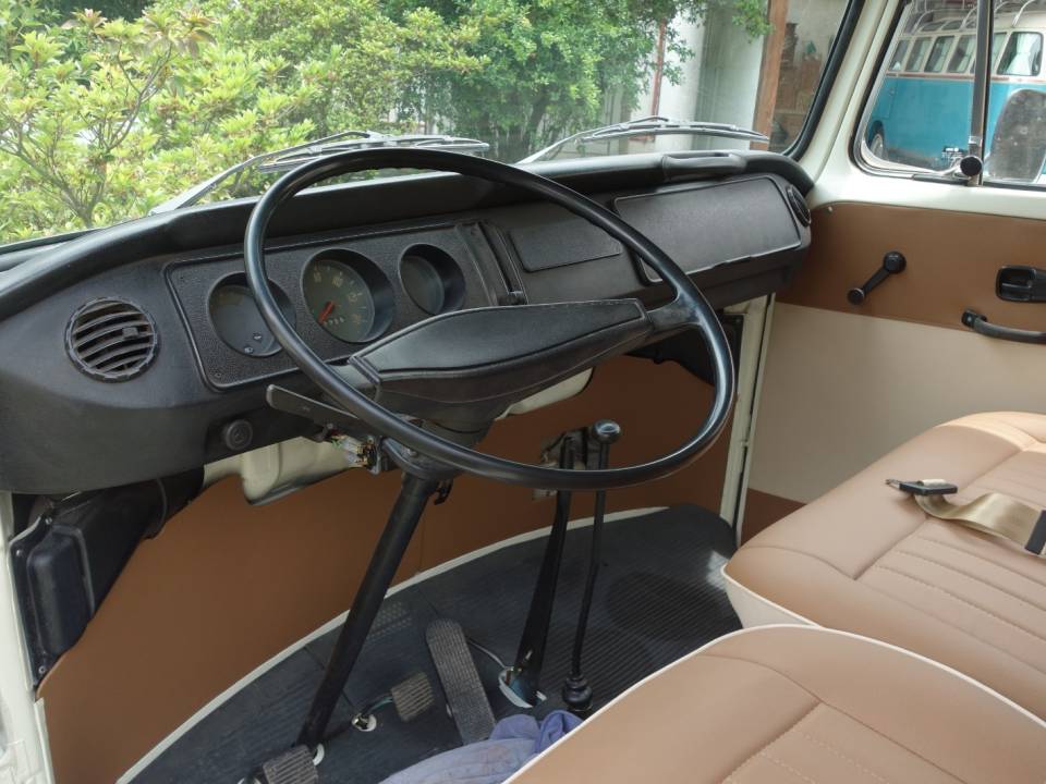 Image 29/45 de Volkswagen T2b Camper (1978)