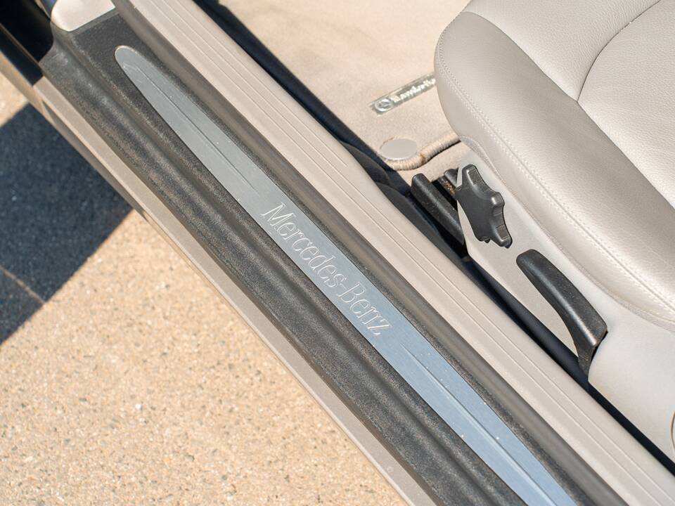 Image 30/49 of Mercedes-Benz CLK 280 (2006)