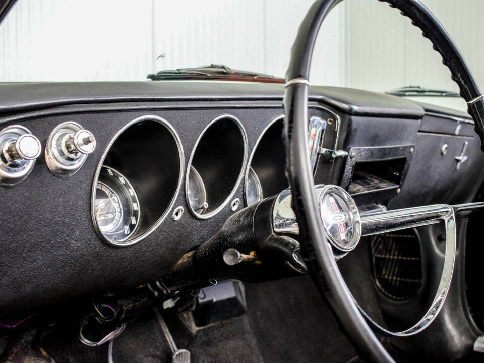Image 44/50 of Chevrolet Corvair Monza Convertible (1966)