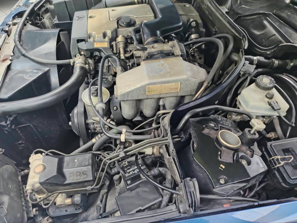 Afbeelding 34/40 van Mercedes-Benz E 200 (1996)