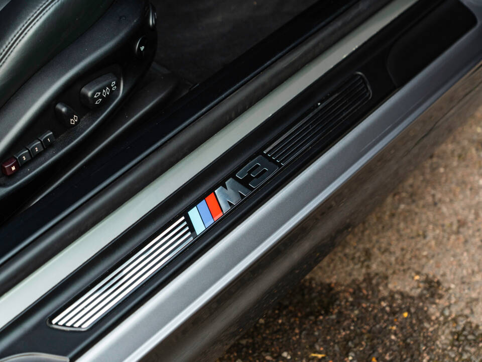 Image 44/56 of BMW M3 (2004)