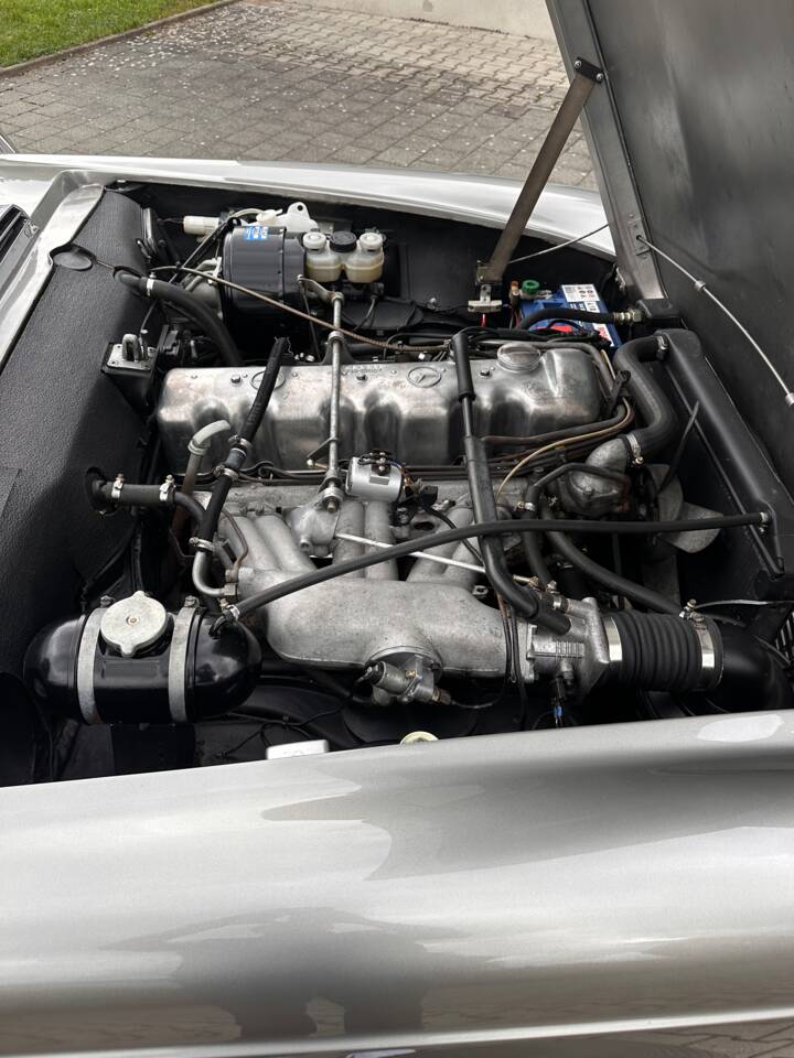 Image 8/36 of Mercedes-Benz 280 SL (1968)