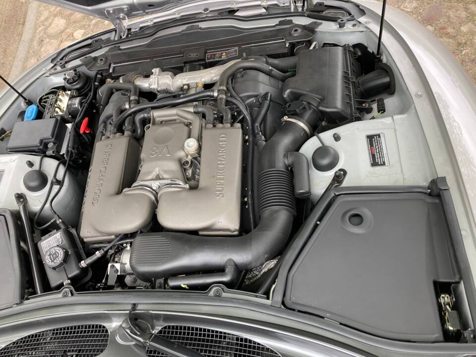 Bild 25/29 von Jaguar XKR (2000)