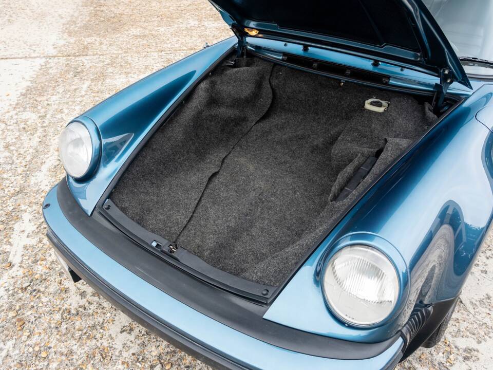 Image 30/34 of Porsche 911 Turbo 3.3 (1978)