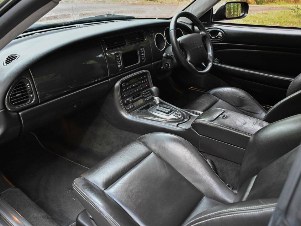 Image 32/50 of Jaguar XKR (2006)