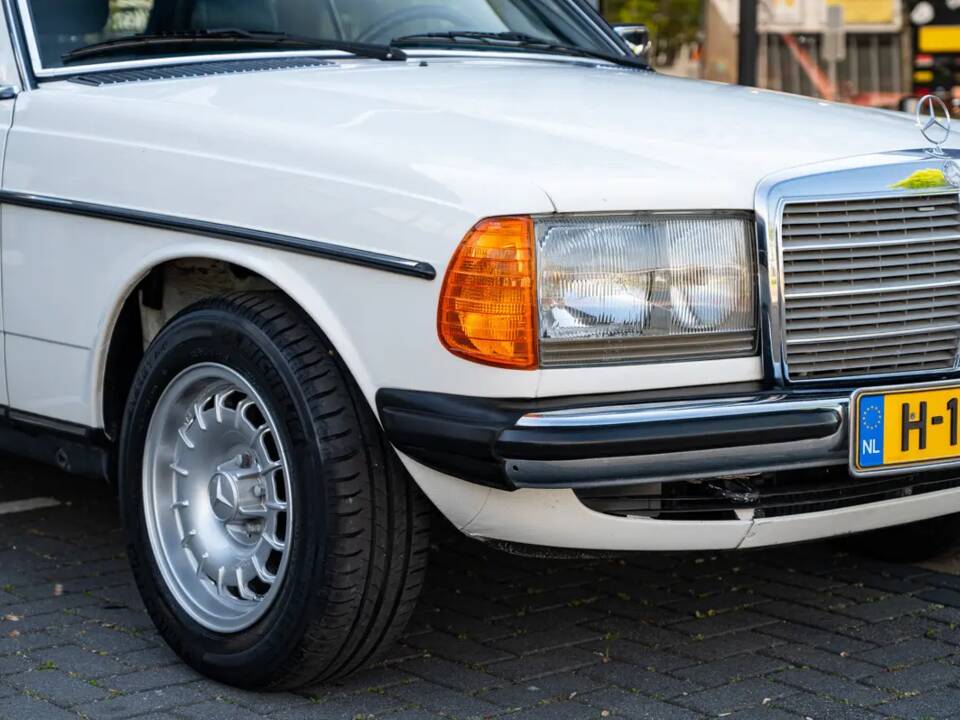 Image 37/62 of Mercedes-Benz 280 CE (1982)